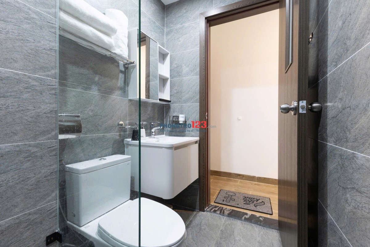Căn Hộ Mặt Phố Lạc Long Quân Đi Bộ Ra Hồ Tây Rộng Rãi 40m2 6tr - Full Đồ, Full Tiện Ích Vào Ở Luôn