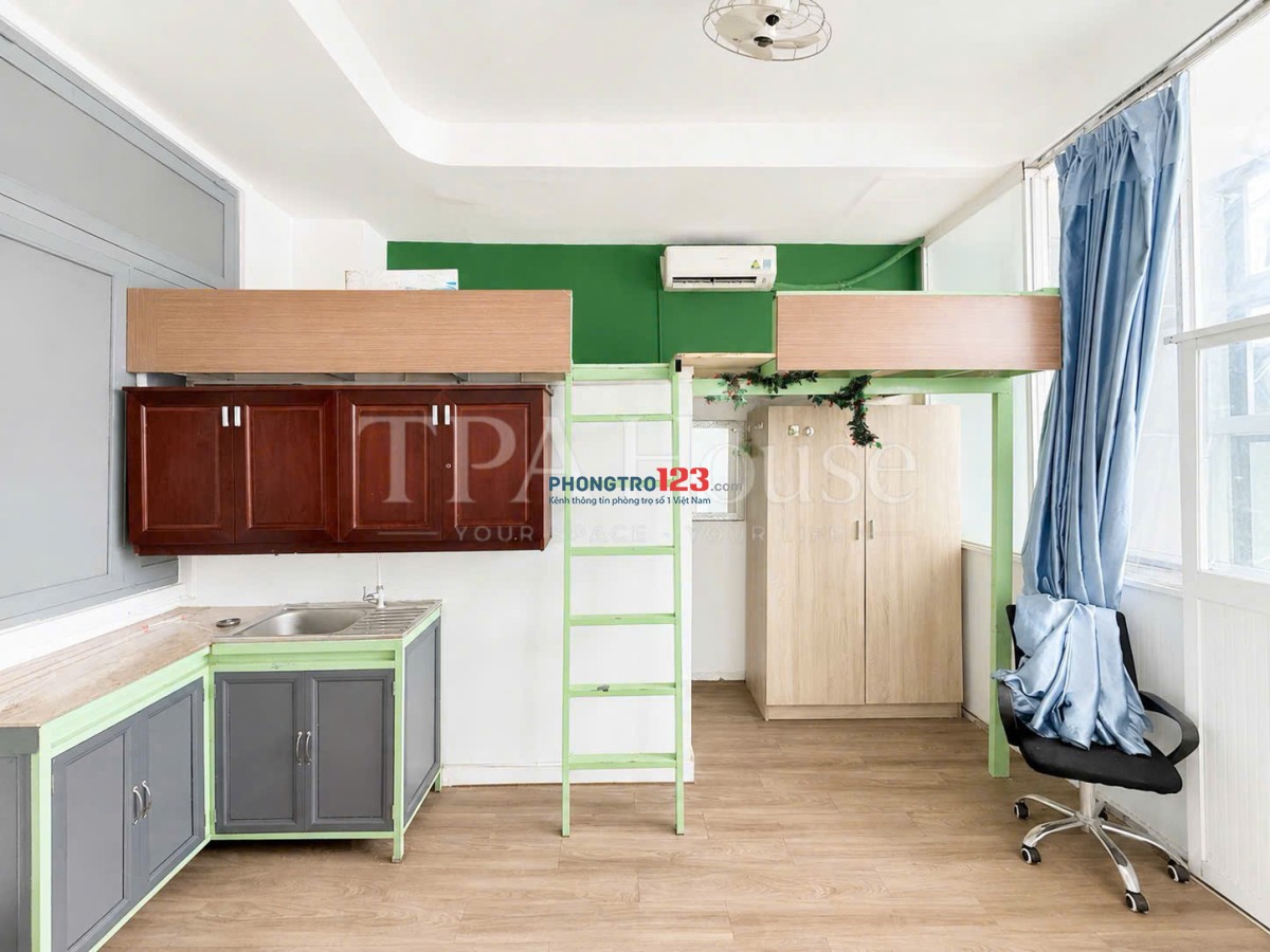 Cho thuê phòng gác lửng có ban công siêu lớn - Tân Cảng, Bình Thạnh | Gần HUTECH, UEF, UTH, FTU, HIU