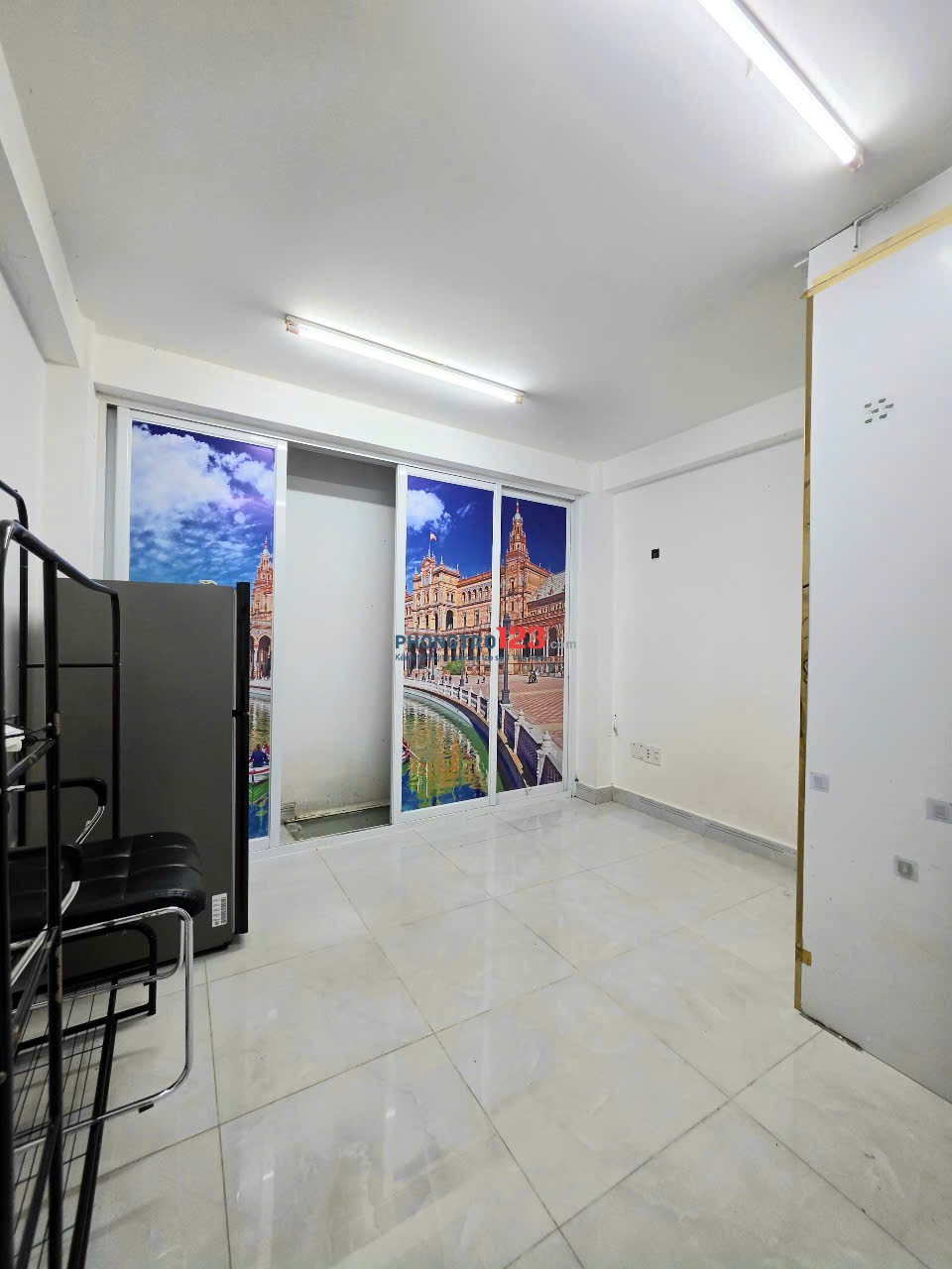 Chính Chủ Cho Thuê Phòng Studio - Nhà Thang Máy - Hoàng Hoa Thám - Gần Chợ Cây Quéo
