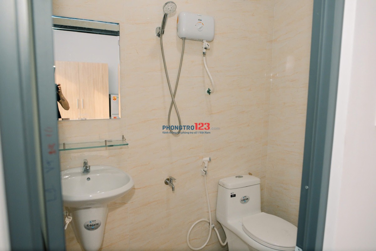 ​Cho thuê phòng quận Bình Thạnh. Full nội thất, có cửa sổ, miễn phí xe. Gần VLU, IUH