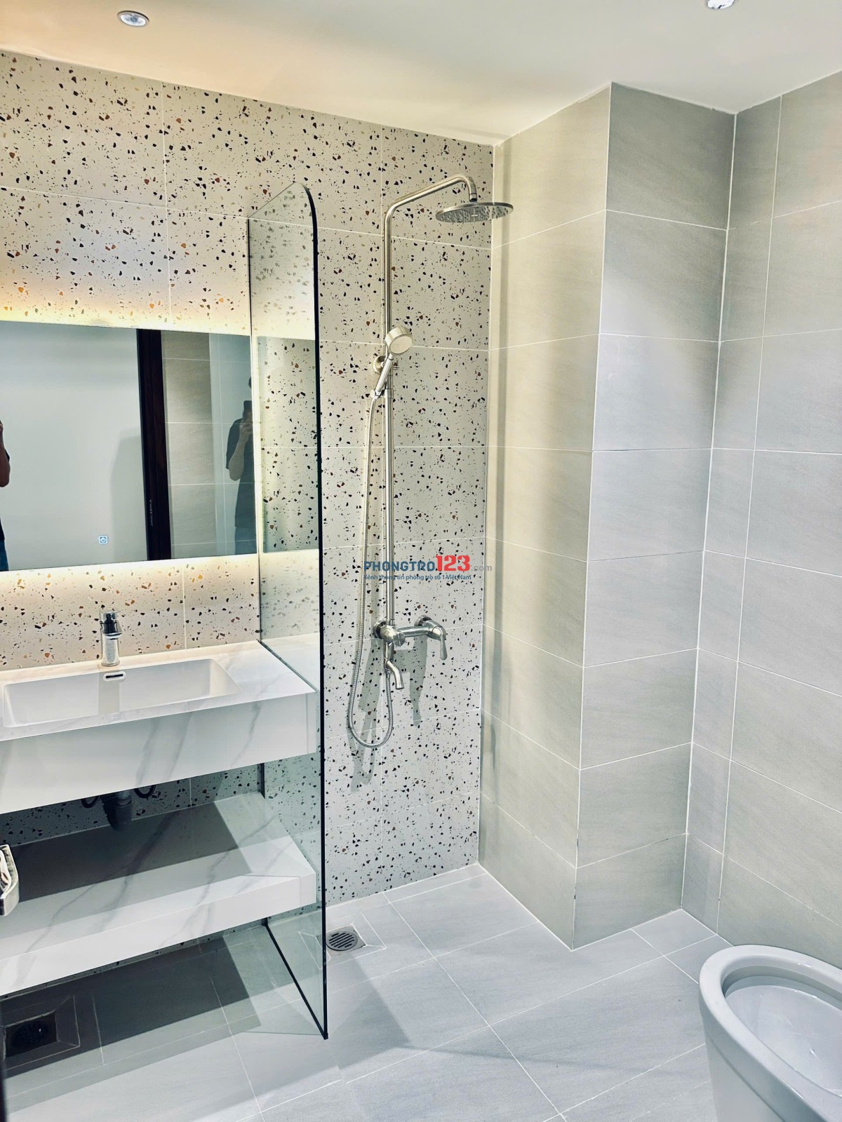 Phòng mới đầy đủ nội thất - giờ tự do - có thang máy