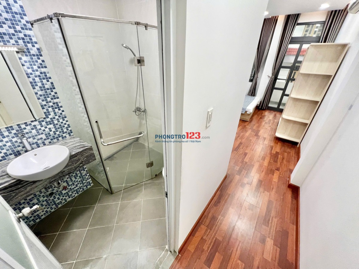 Cho thuê phòng Ban Công lớn, xa bếp, full nội thất, Nơ Trang Long Bình Thạnh gần UEF HUTECH HIU