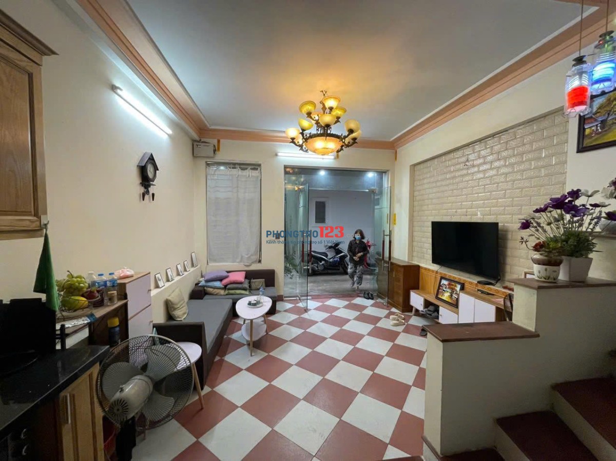 Nhà riêng ngõ phố nguyễn chính tân mai dt35m2x5t giá 12tr