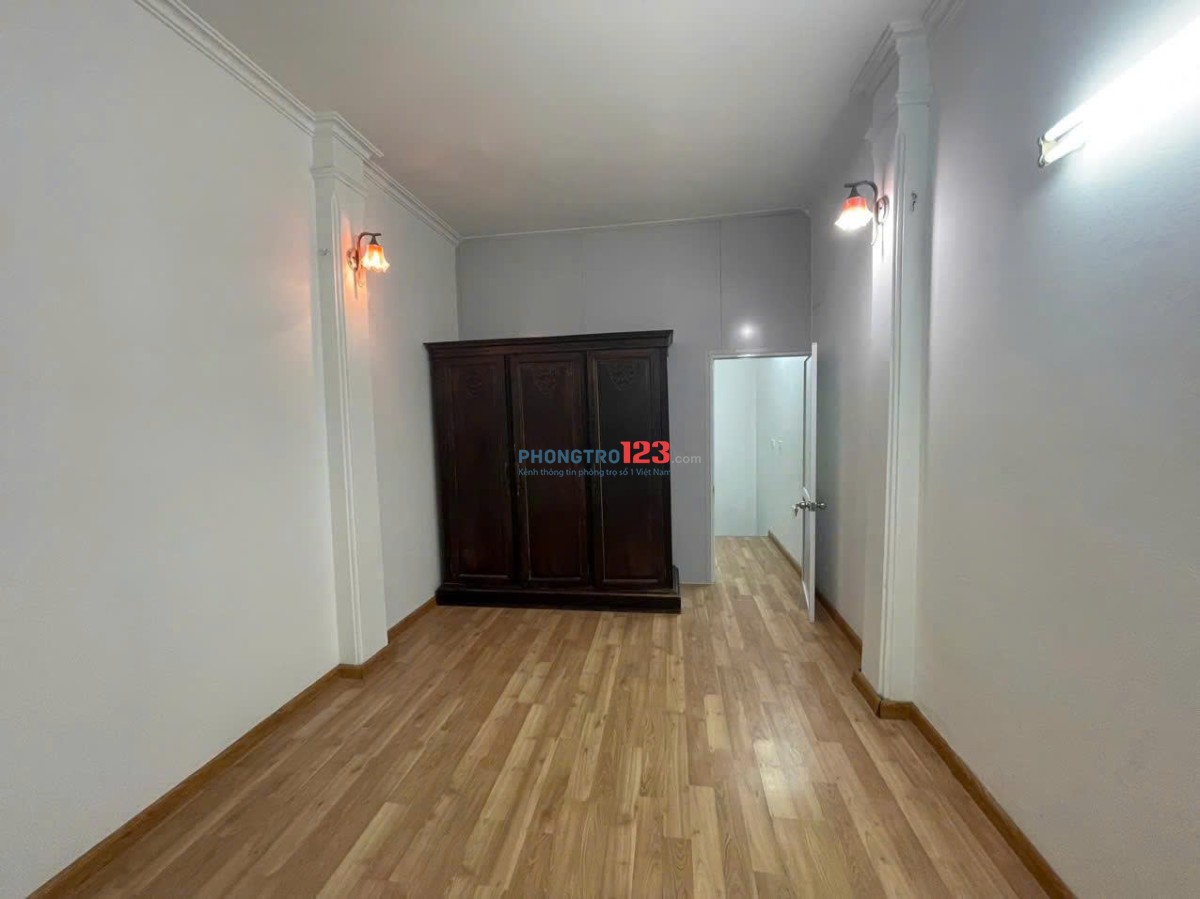 Nhà riêng ngõ phố minh khai mai động dt30m2x4t giá 10tr