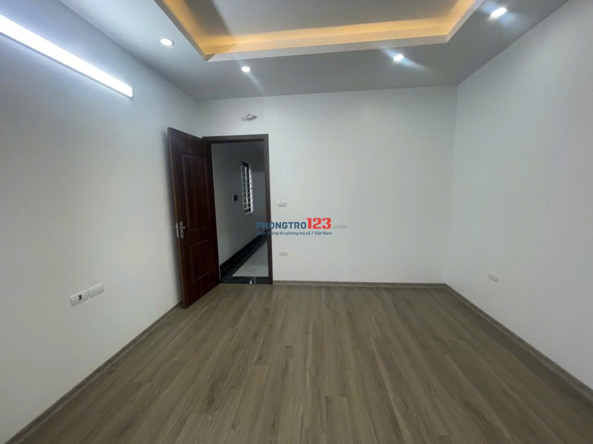 Nhà riêng mới tinh thang máy ngõ 42 phố thịnh liệt gần giáp nhị dt65m2x5t giá 22tr