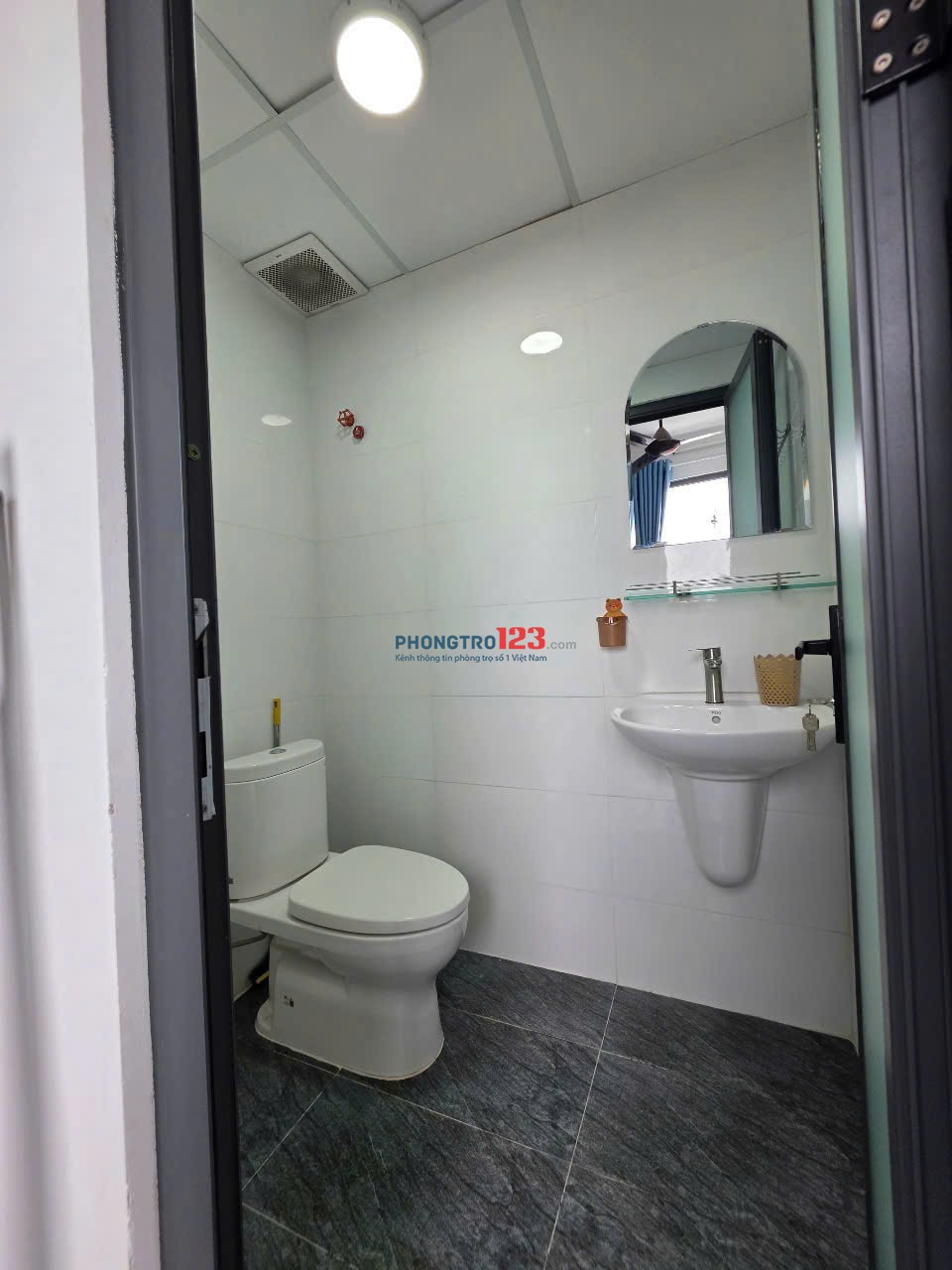 CHO THUÊ CĂN HỘ MỚI - CỬA SỔ LỚN CÓ THANG MÁY - BÙI ĐÌNH TÚY - GẦN ĐH HỒNG BÀNG, UEF