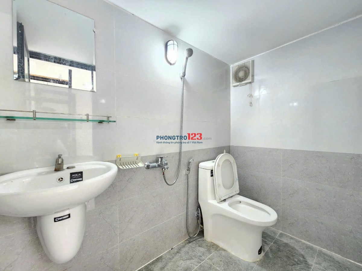 Cho thuê phòng có gác, sân thượng, full nội thất Quận Bình Thạnh gần VLU, HUTECH, FTU2, HIU.