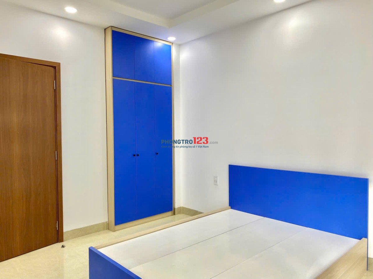 Phòng ban công lớn, máy giặc riêng, nhà thang máy, bếp xa giường ở xvnt gần Hutech, uef, uth,