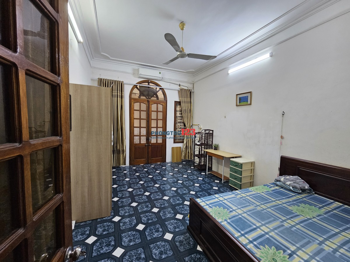 Cho thuê nhà nguyên căn 4 tầng, dt 40m2 tại Thịnh Quang, Đống Đa, Hà Nội.