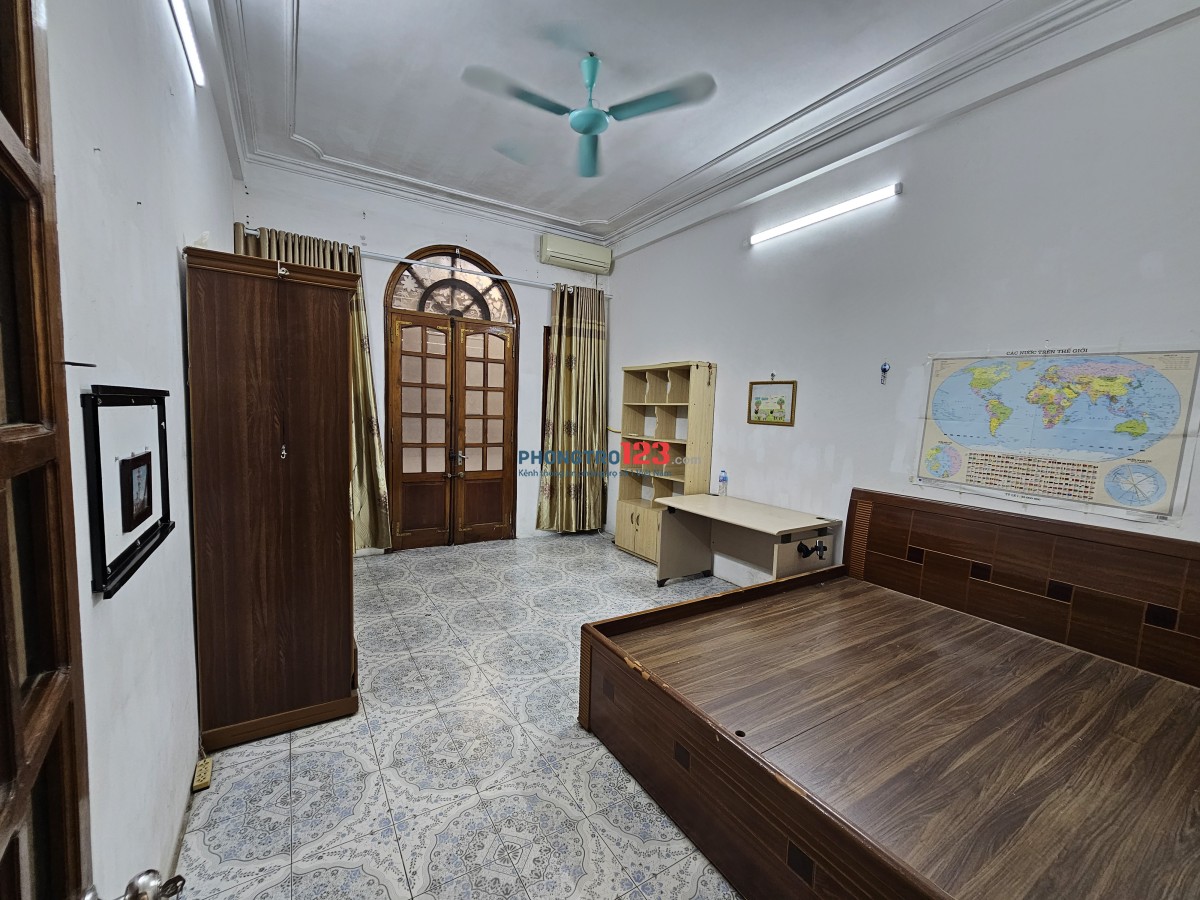 Cho thuê nhà nguyên căn 4 tầng, dt 40m2 tại Thịnh Quang, Đống Đa, Hà Nội.