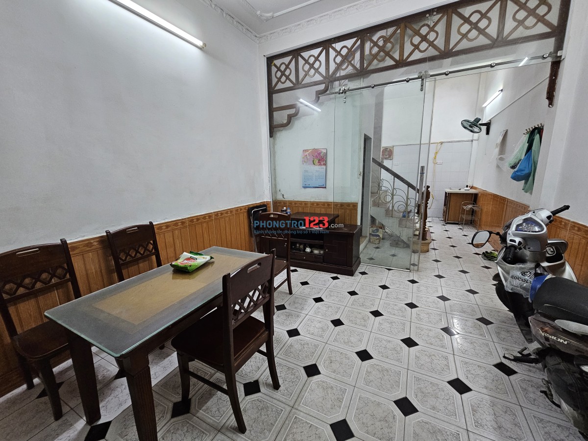 Cho thuê nhà nguyên căn 4 tầng, dt 40m2 tại Thịnh Quang, Đống Đa, Hà Nội.