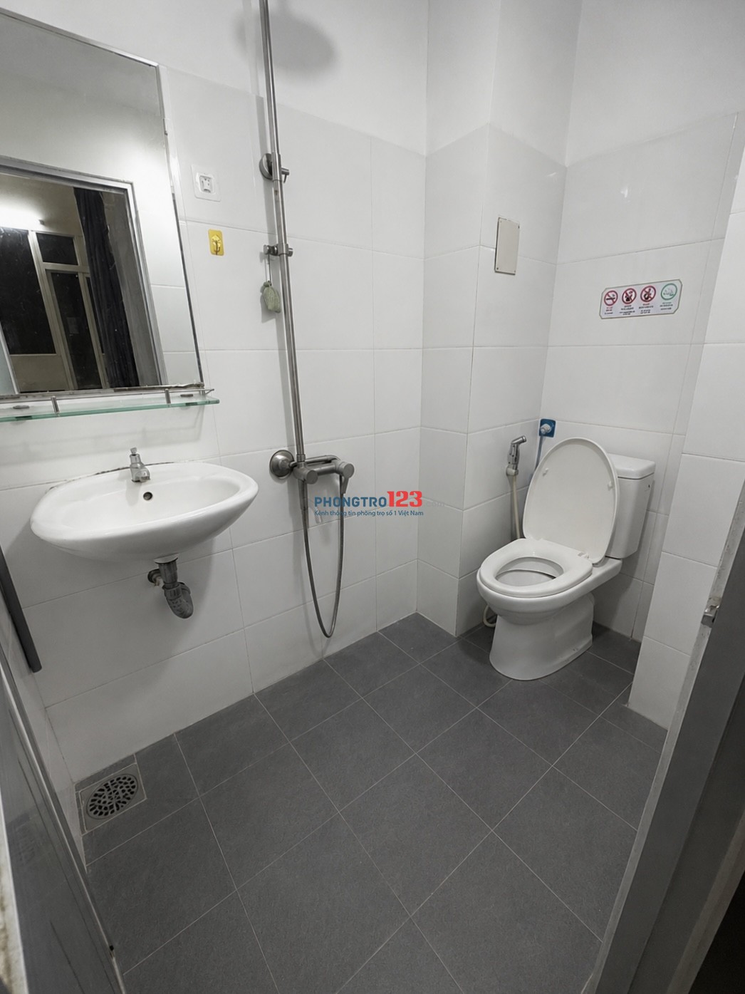 PHÒNG 4 NGƯỜI CÁCH HUIT 3 PHÚT BAO ĐIỆN NƯỚC WIFI