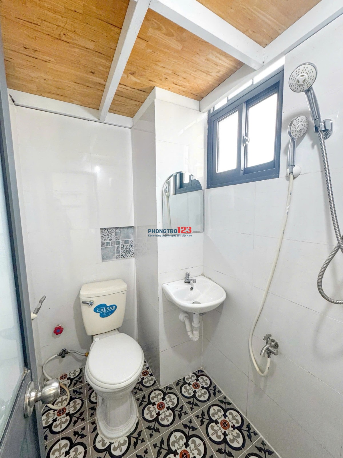 Cho thuê phòng có gác, 30m2, Ngay Đh Ngoại Thương, GTVT, Hutech, Bình Thạnh