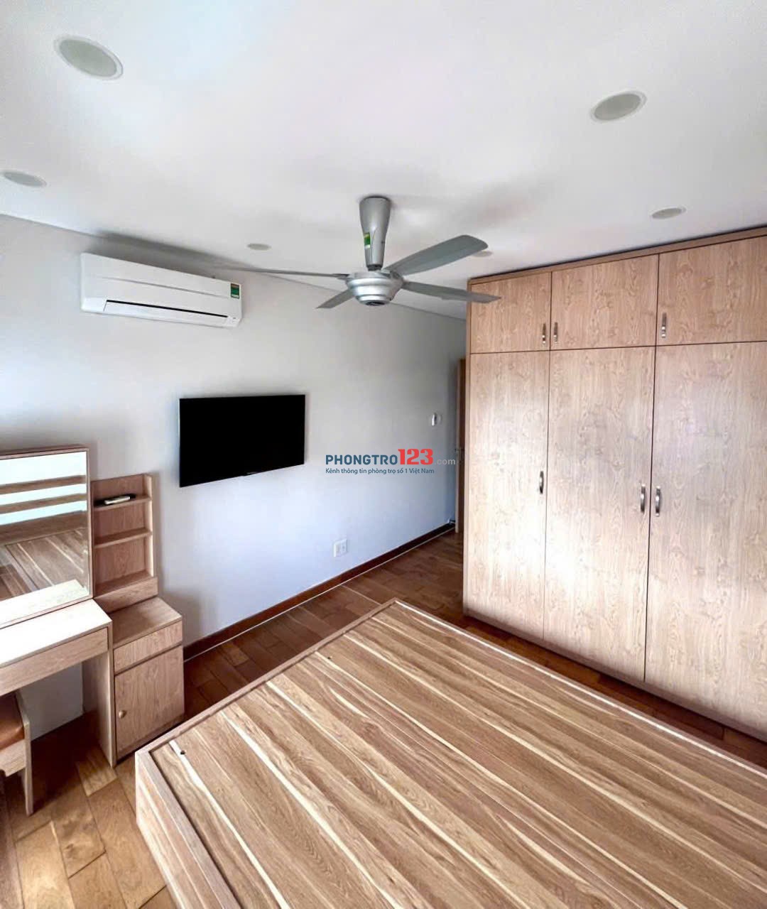 Cho thuê chung cư Harmona, Trương Công Định - 2Pn, Full nội thất giá 11tr/tháng