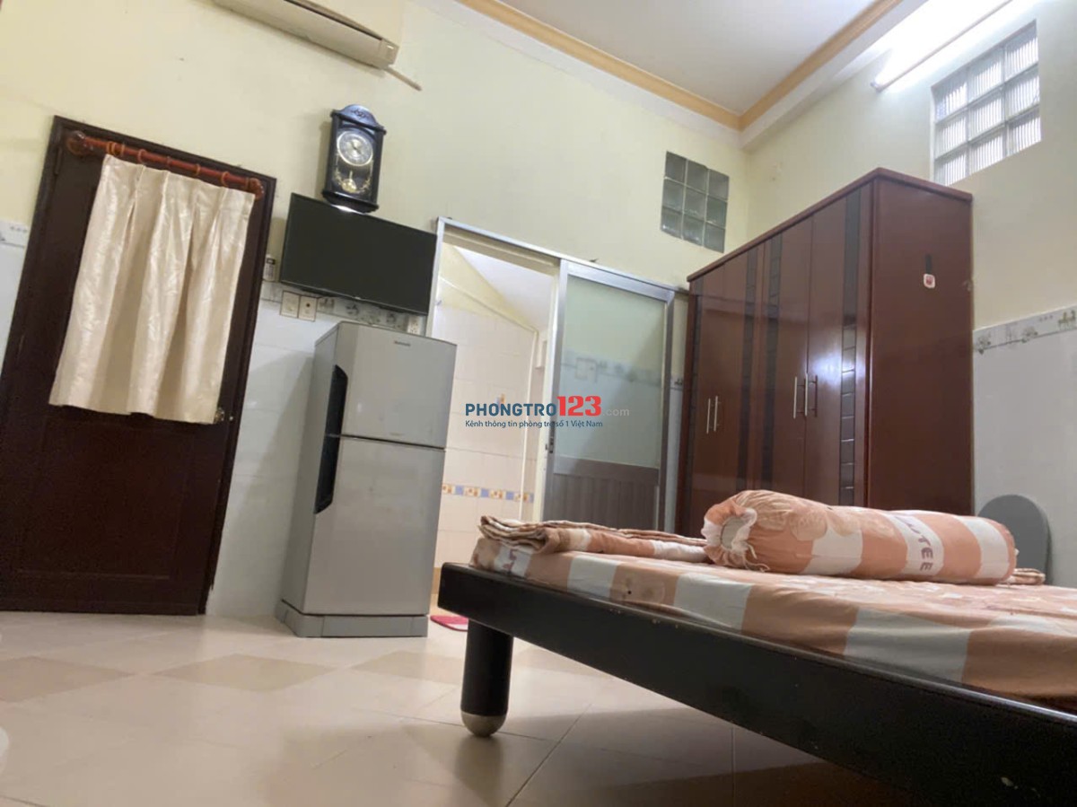 Cho thuê phòng trọ 4tr/tháng,18m2, đầy đủ tiện nghi, máy lạnh, tắm nước nóng, giặt máy tại Quận 7