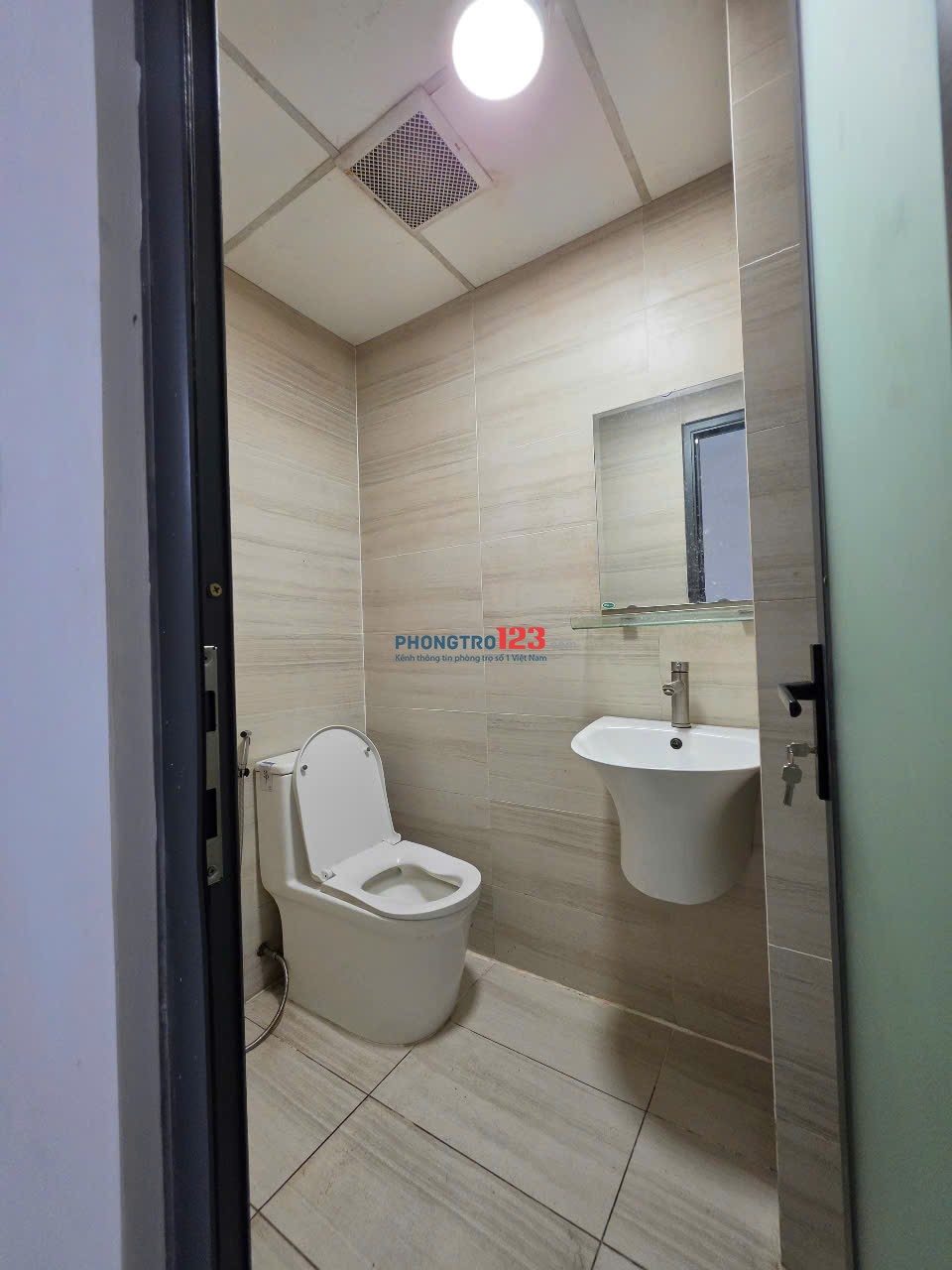 ️ Sinh Viên Chú Ý ! Căn Hộ Sát Bên ĐH HIU, UEF - Chỉ Tính Điện 3k5, Nước 100k/ng - Nhà Thang Máy