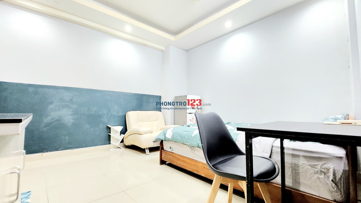 01/09 TRỐNG ! Phòng full nội thất 28m2, tầng trệt, ngay Hàng Xanh !!!