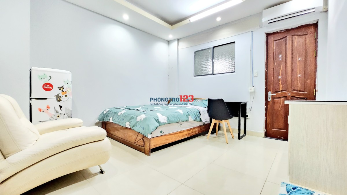 01/09 TRỐNG ! Phòng full nội thất 28m2, tầng trệt, ngay Hàng Xanh !!!