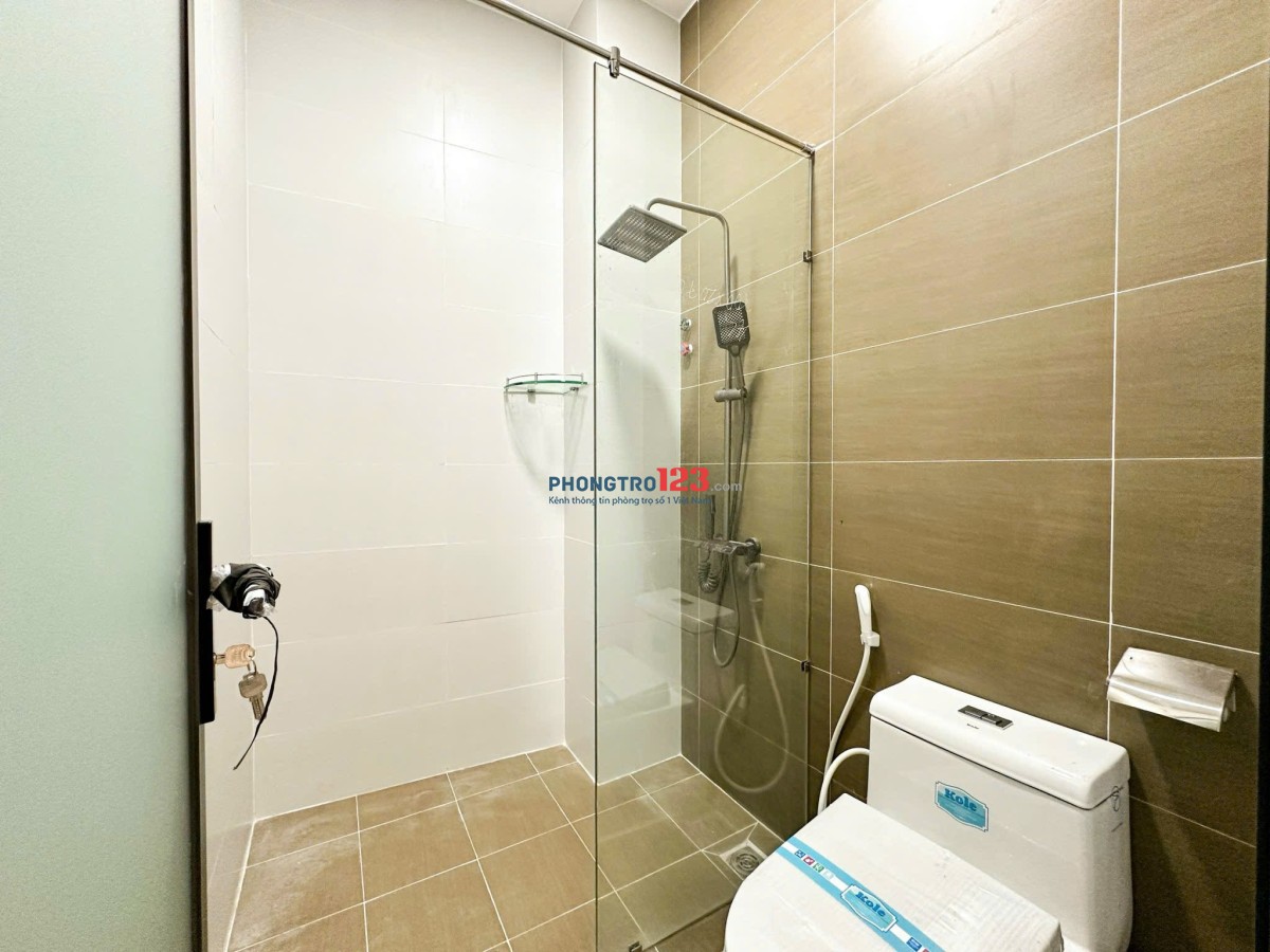 Phòng ban công full nội thất ngay Học Viện Hàng Không_Greenwich Cộng Hoà