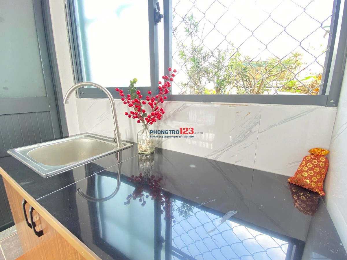 PHÒNG FULL NỘI THẤT CÓ BAN CÔNG GẦN Q1, Q3 ĐH MỞ, ĐH KINH TẾ, ĐH KIẾN TRÚC,…