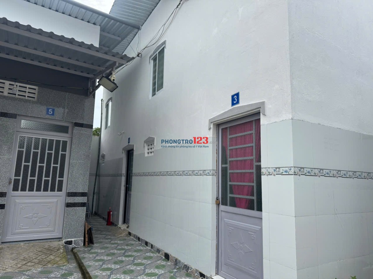 Phòng mới, sạch sẽ, an ninh tuyệt đối, đèn đường, đèn sân sáng đêm, có sân chơi cầu lông, sân để xe.