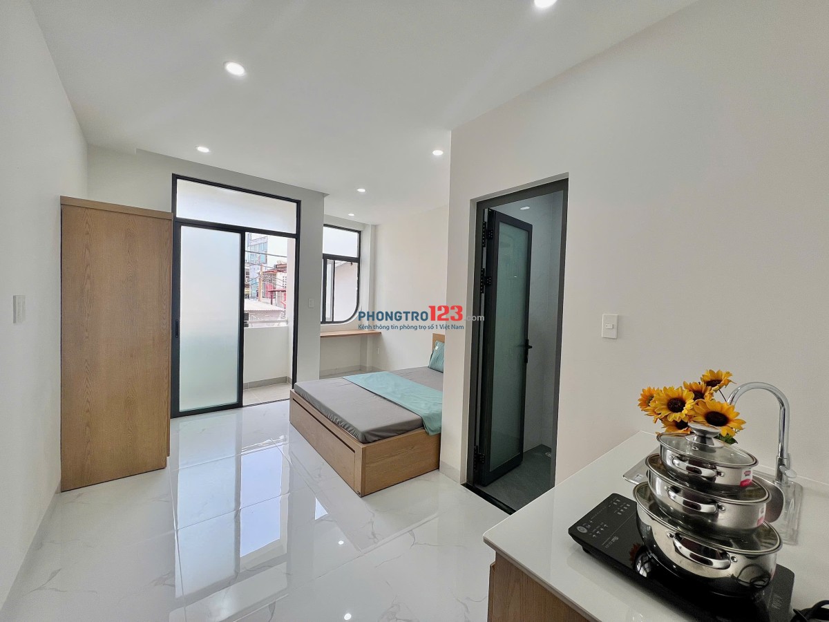 NGAY CHỢ HOÀNG HOA THÁM, BẢY HIỀN - STUDIO BAN CÔNG FULL NỘI THẤT NEW