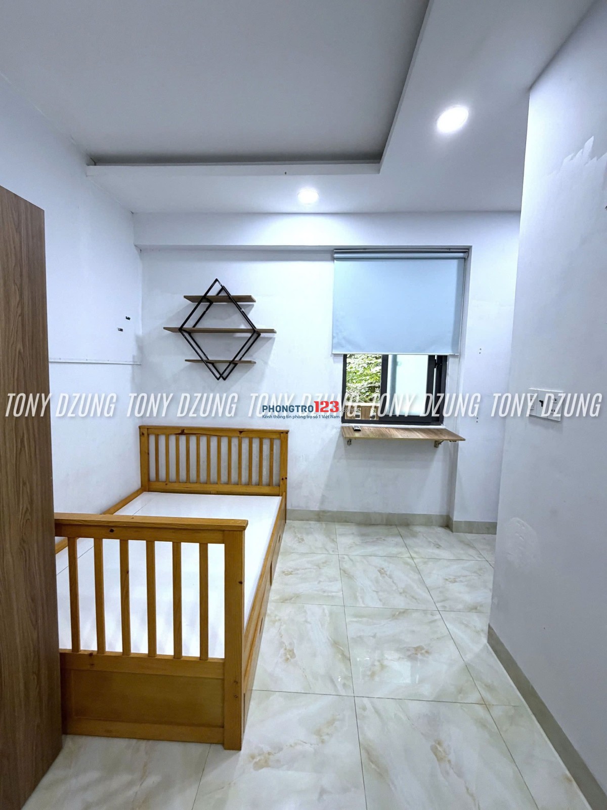 PHÒNG BAN CÔNG + CỬA SỔ FULL NỘI THẤT - GẦN ĐH NGUYỄN TẤT THÀNH Q.12 - TRONG KHU BIỆT THỰ AN NINH