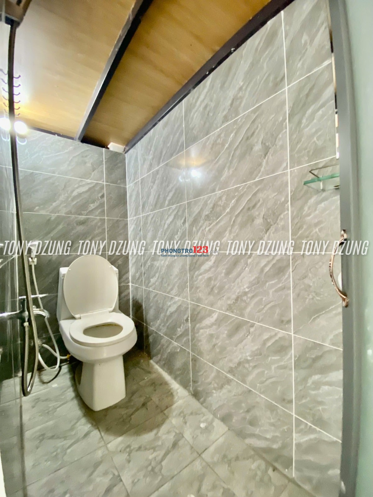 PHÒNG GÁC - CÓ MÁY LẠNH - NGAY VÒNG XOAY PHẠM VĂN ĐỒNG & CV GIA ĐỊNH