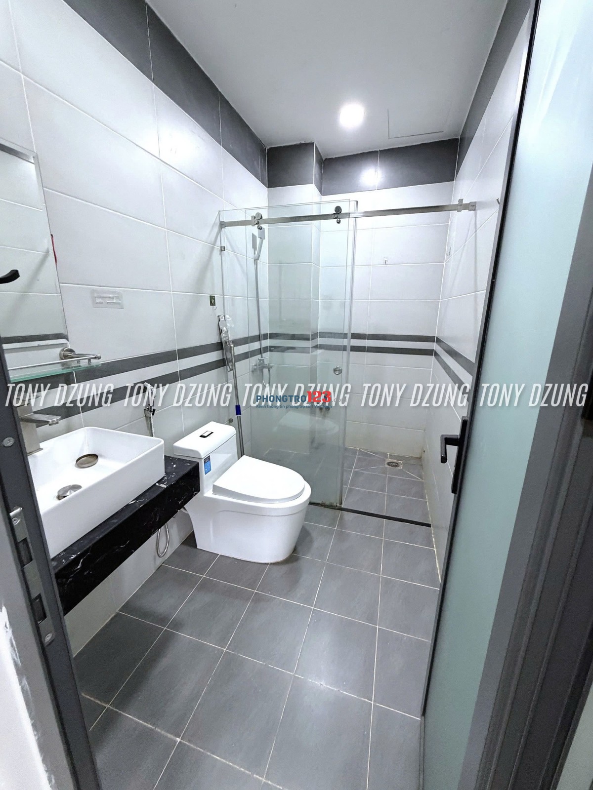 PHÒNG BAN CÔNG + CỬA SỔ FULL NỘI THẤT - GẦN ĐH NGUYỄN TẤT THÀNH Q.12 - TRONG KHU BIỆT THỰ AN NINH