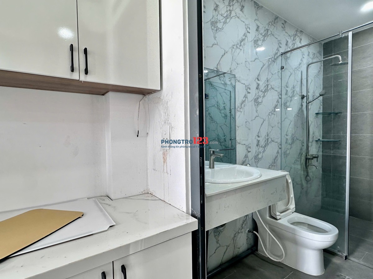 Căn hộ dịch vụ ban công riêng, siêu thoáng, gần các trường đh Hutech, Uef, Đh Giao thông vận tải….