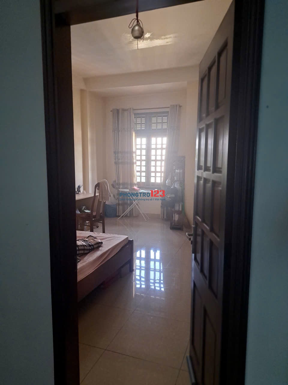 Cho thuê tầng 3 nhà Quận 2 (2 phòng ngủ rộng 18m2)