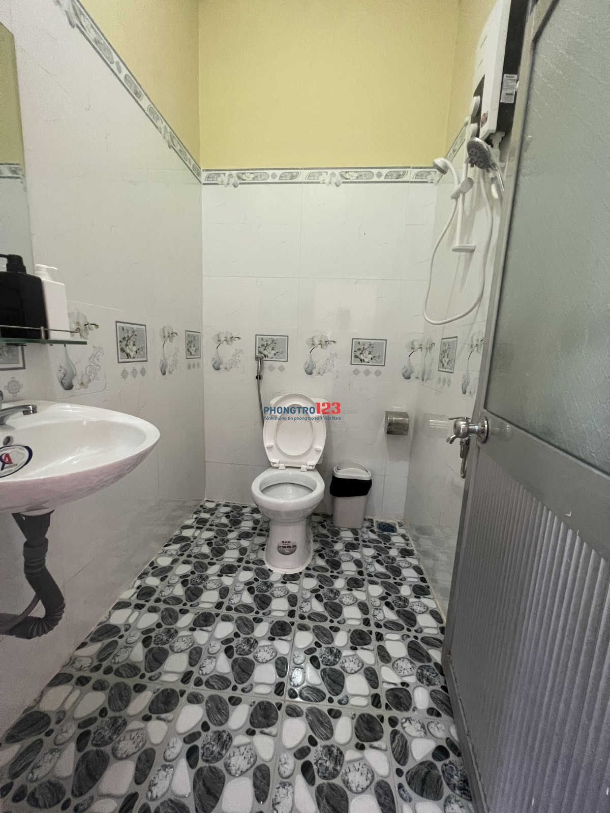 Cho nhà nguyên căn 40 - 50m2 02 mặt tiền đường lớn,18C đường Nguyễn Tấn Định, Hàm Tiến (Chính chủ)