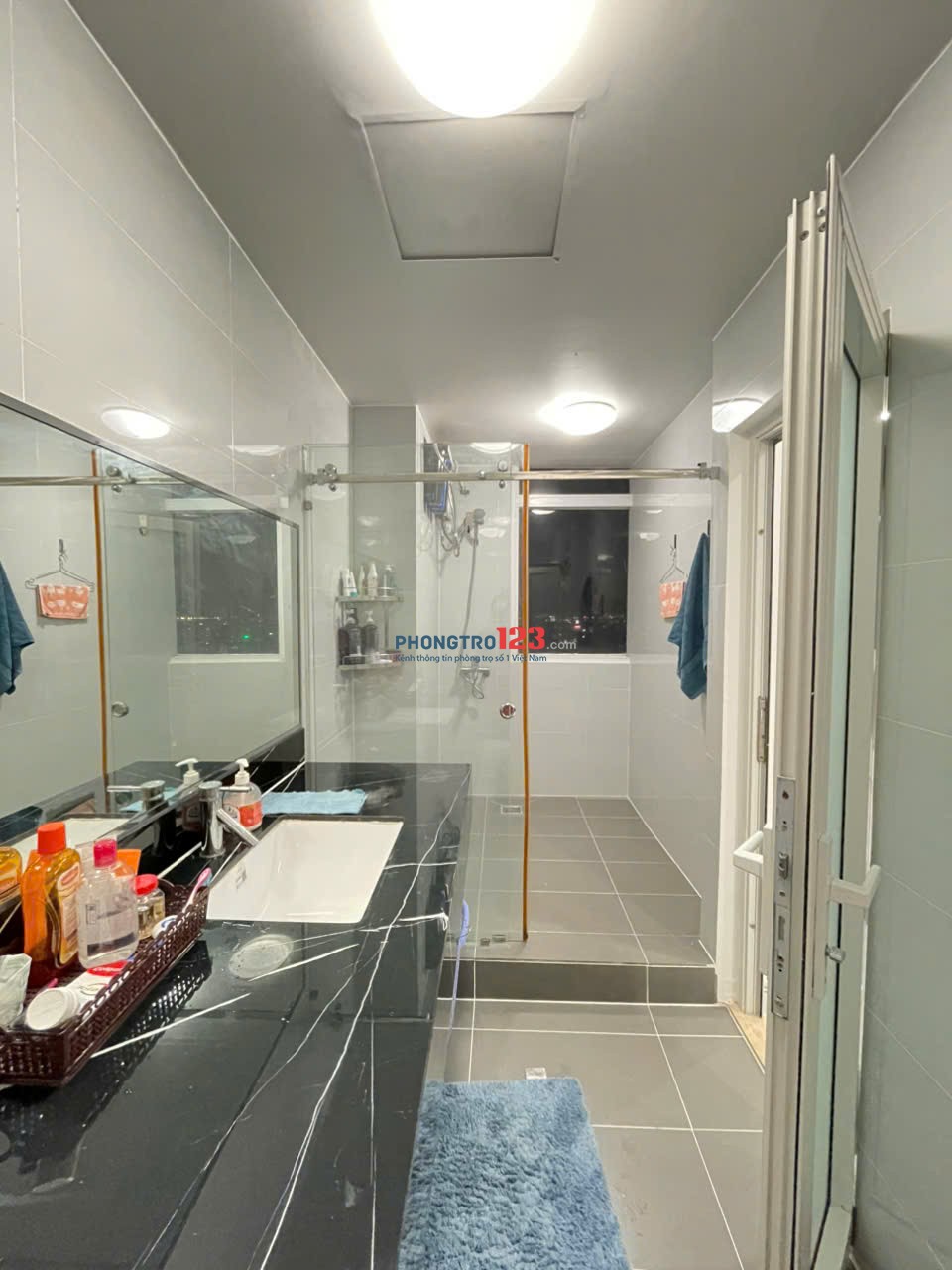 Share phòng trong căn hộ chung cư 150 m2 ở Bình Tân, gần Đầm Sen