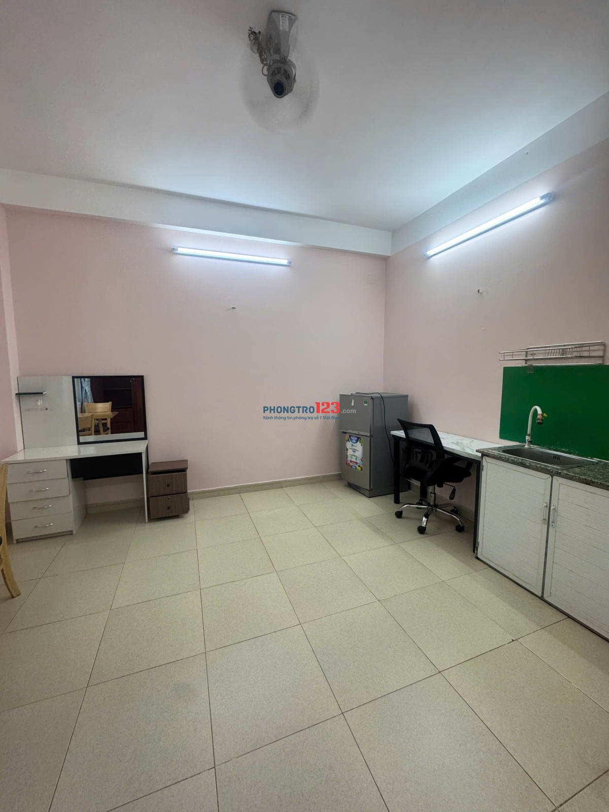 Phòng trọ 68/27 Út Tịch, gần Trường Cao đẳng Lý Tự Trọng, trung cấp Du Lịch, Học viện Hàng Không