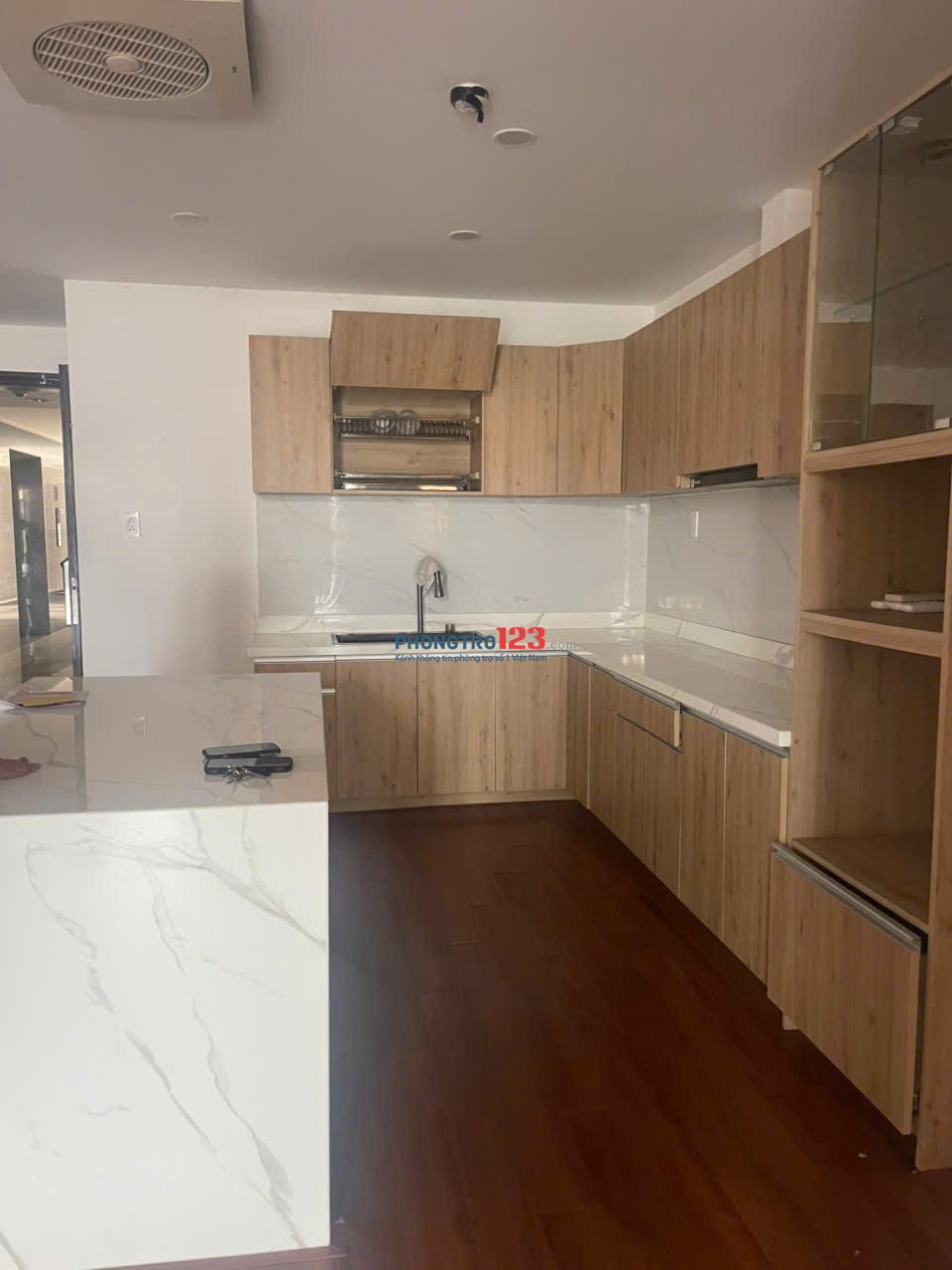 Cho thuê Central, Phạm Văn Hai, TB: 22triệu, 200m2, không nội thất, 3PN