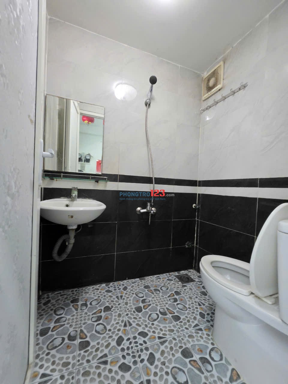 Chính Chủ Cho Thuê Phòng 30m2 - Hoàng Hoa Thám - CHỈ TÍNH ĐIỆN 3k5, NƯỚC 100k/ng