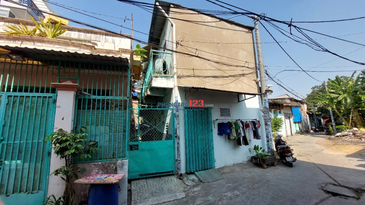 Phòng 32 m2 dạng 1 trệt + 1 lầu có ban công, xe dắt vô phòng