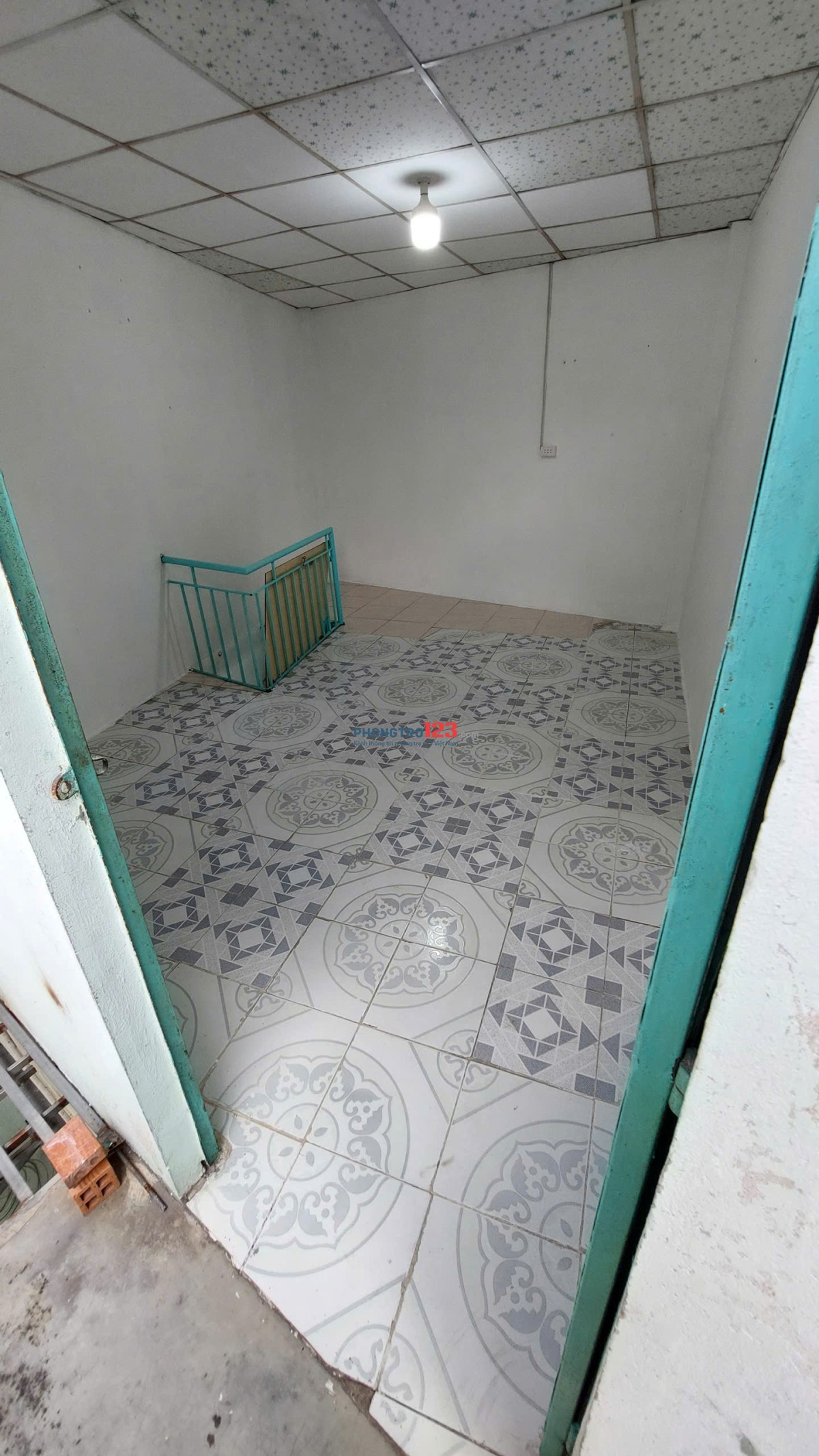 Phòng 32 m2 dạng 1 trệt + 1 lầu có ban công, xe dắt vô phòng