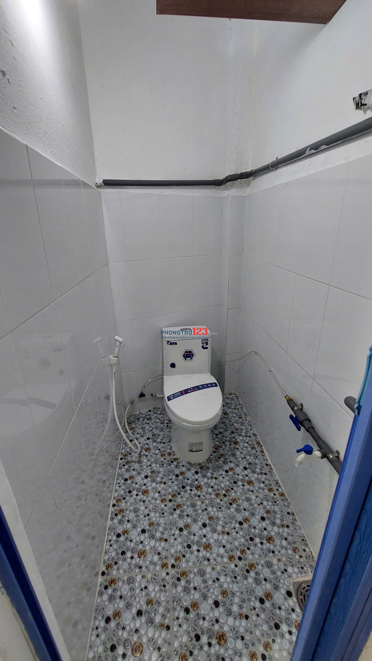 Phòng 32 m2 dạng 1 trệt + 1 lầu có ban công, xe dắt vô phòng
