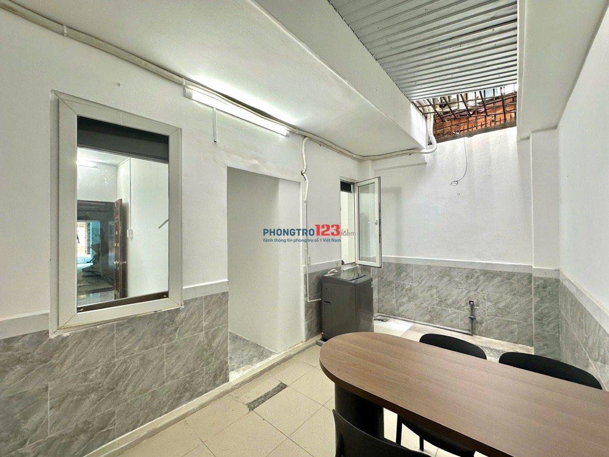 NỘI THẤT CƠ BẢN PHÒNG MỚI TINH CÓ GÁC GẦN ĐH VĂN LANG, HUTECH, GIAO THÔNG VẬN TẢI