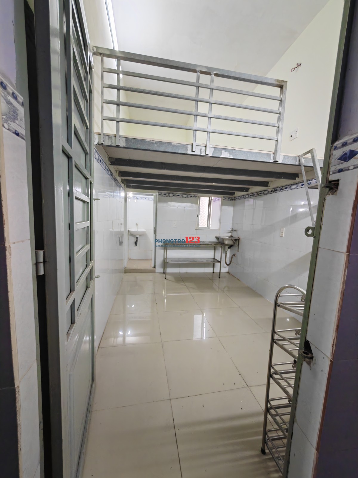 Phòng trọ Giá sinh viên Gác cao 1M9 30M2 ngay Trường Chinh