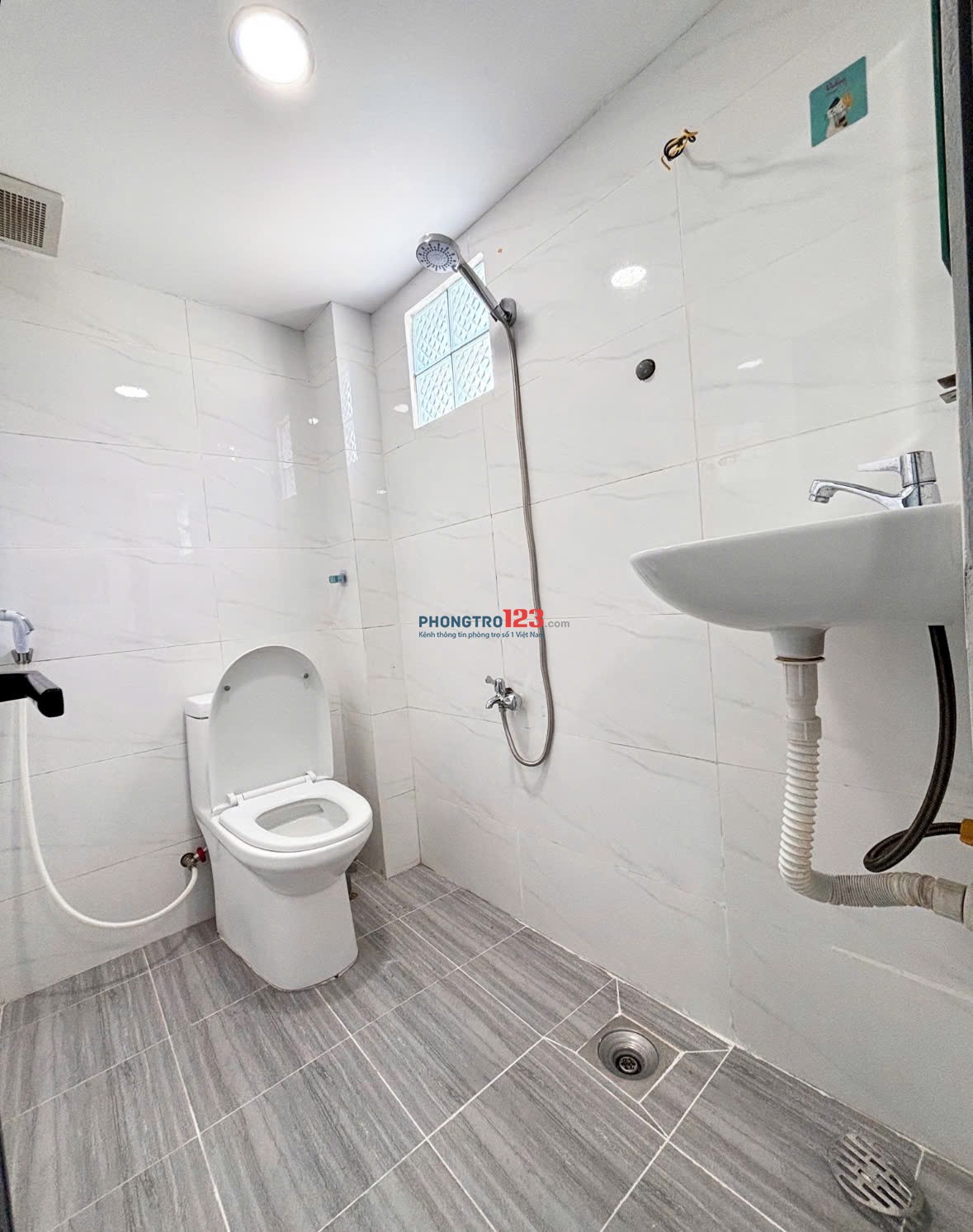 Cho thuê phòng gác lửng rộng, full nội thất, cửa sổ| gần UTH, FTU2, HUTECH – Chu Văn An, Bình Thạnh