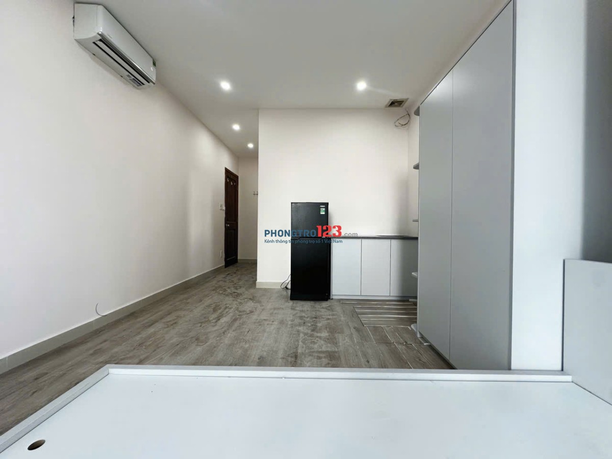 Cho thuê phòng cửa kính lớn, thoáng – Điện Biên Phủ, Bình Thạnh đối diện UEF, HUTECH, HIU, Hàng xanh