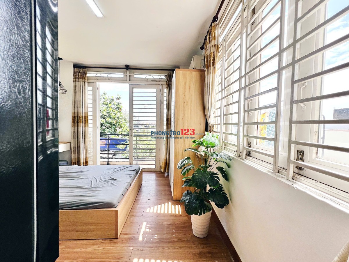 CHO THUÊ STUDIO BAN CÔNG MÁY GIẶT RIÊNG FULL NỘI THẤT GẦN VLUCS3 5tr9