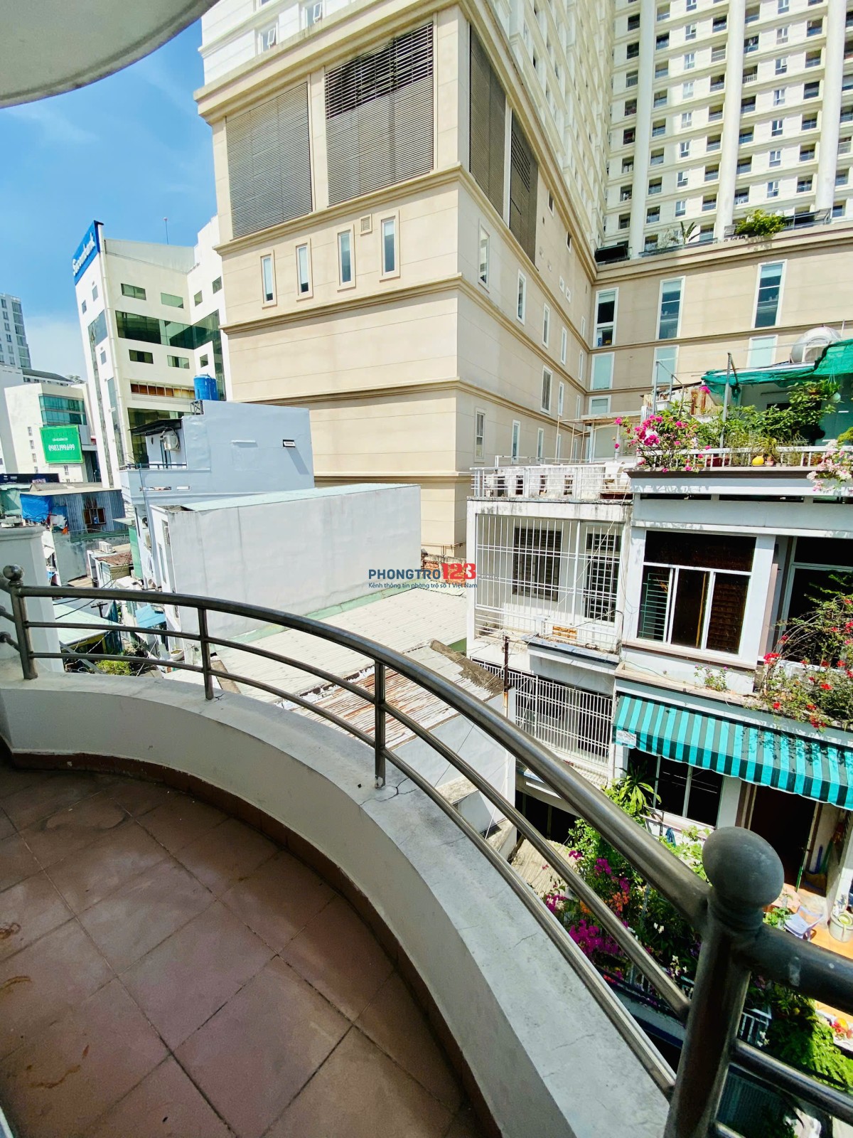 Phòng 20m2, nội thất cơ bản sát Sacombank