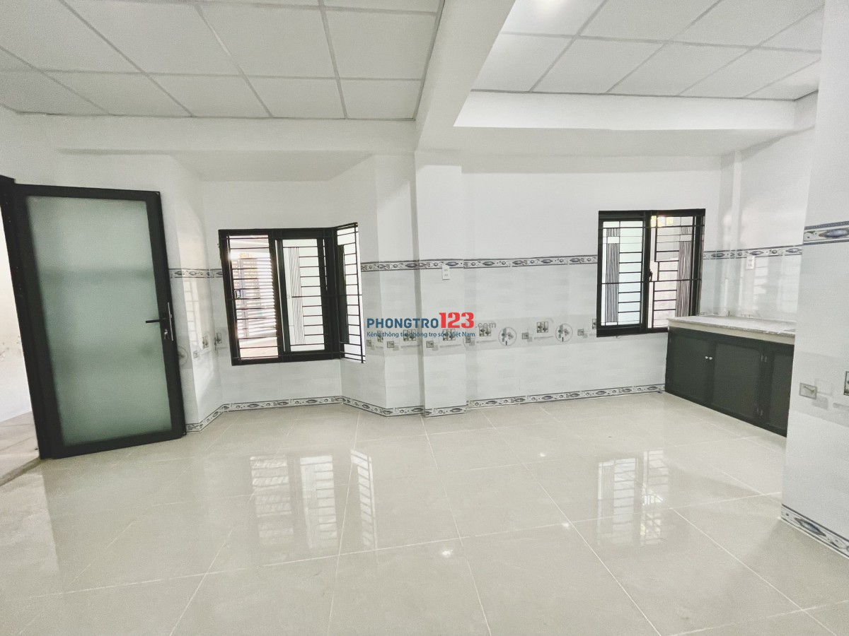 PHÒNG NGAY ĐẠI LỘ 3 - CAO ĐẲNG KINH TẾ ĐỐI NGOẠI - GLOBAL CITY 30m2 CÓ MÁY LẠNH Ở 3-4 BẠN GIÁ RẺ