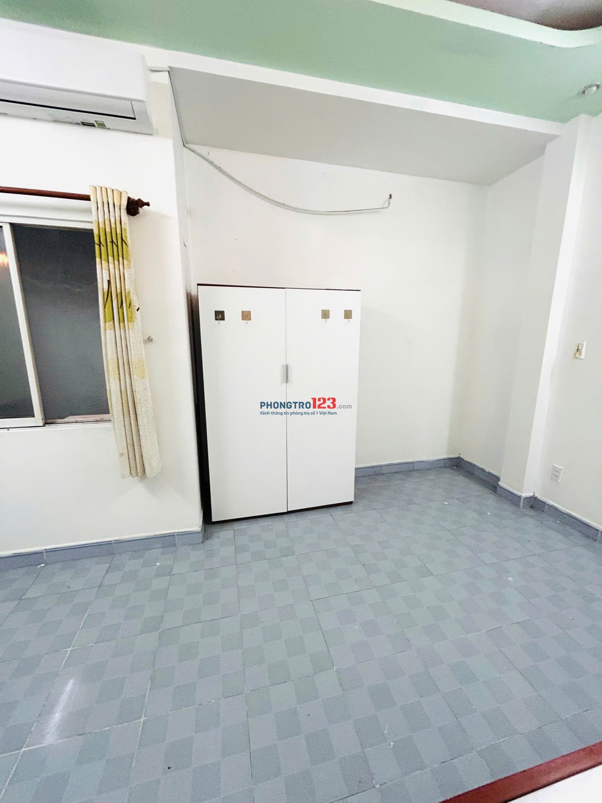 Phòng lầu 1, giá rẻ, gần CĐ FPT