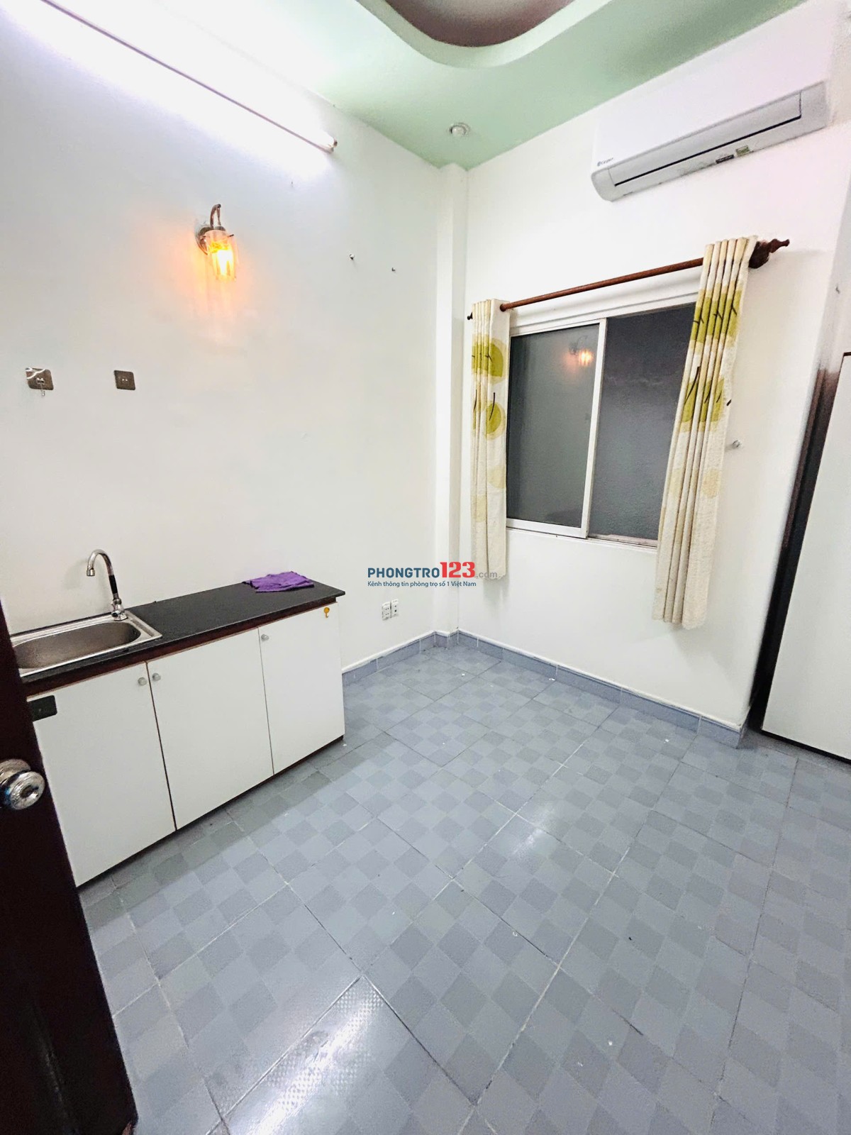 Phòng lầu 1, giá rẻ, gần CĐ FPT
