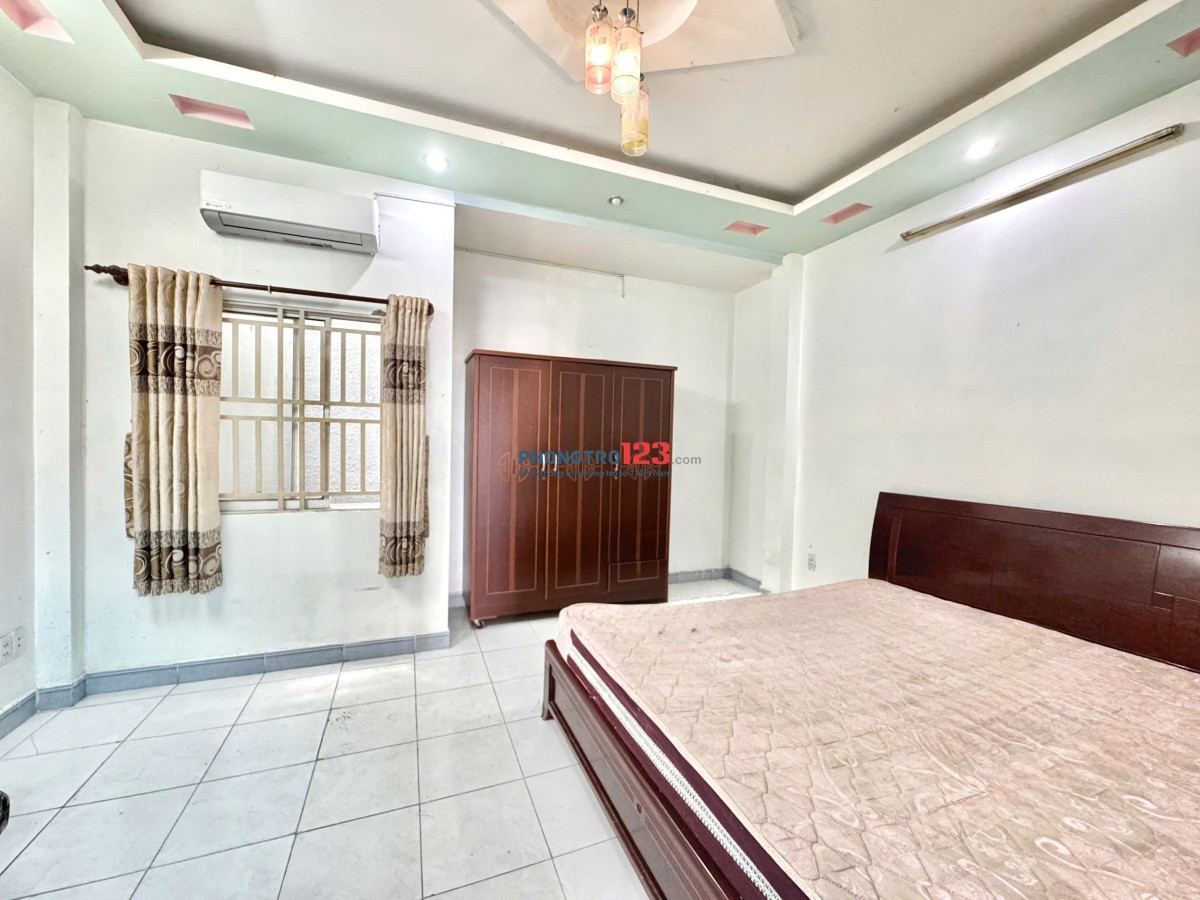 Phòng lầu 1, giá rẻ, gần CĐ FPT