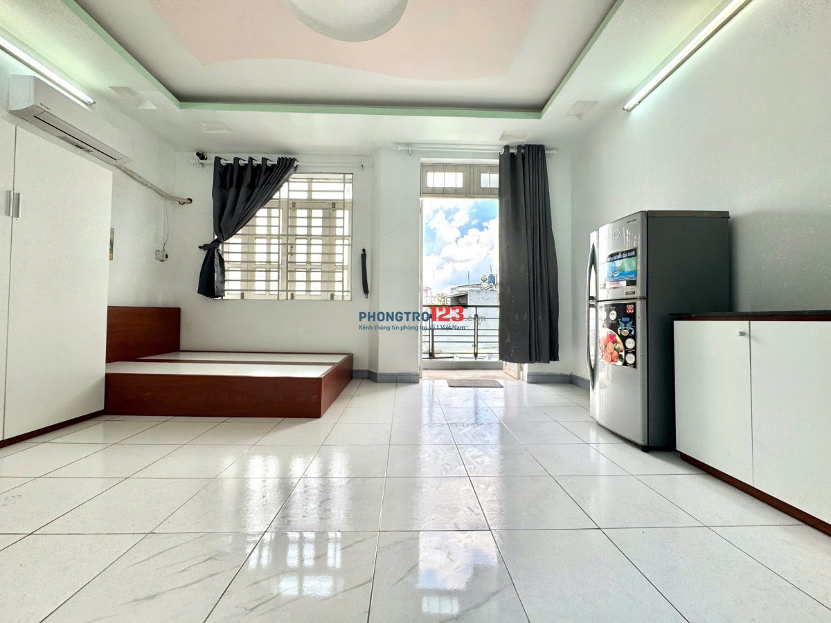 PHÒNG BAN CÔNG, NHIỀU ÁNH SÁNG, GẦN CAO ĐẲNG FPT
